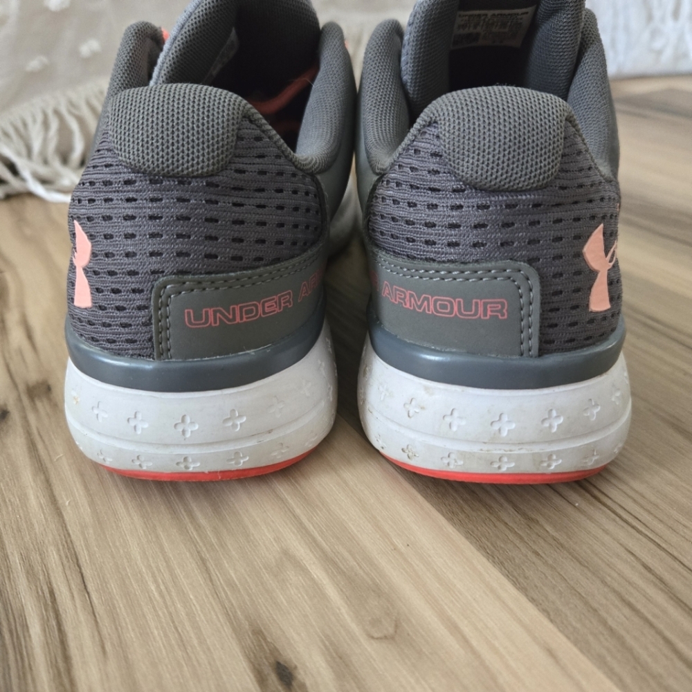 Under Armour Sneakers Women's Size 8.5 - Picture 4 of 10